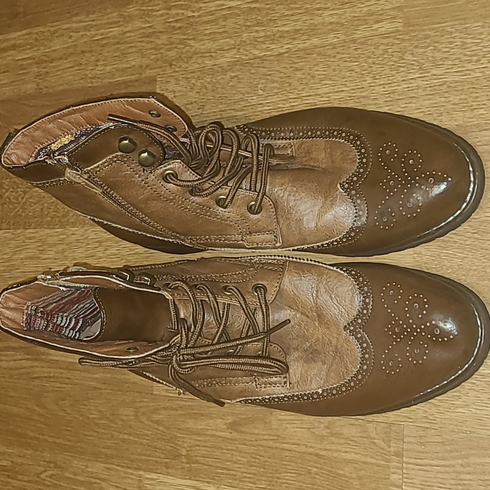 Poplar Fox Brown wingtip boots